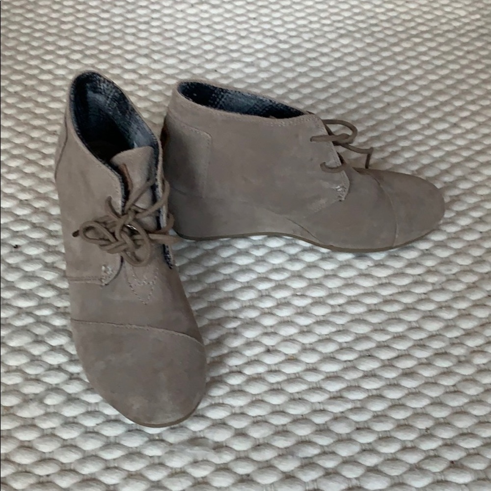 Toms Tan suede Wedges